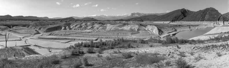 Embalse_Mediano_Huesca-Spain_panorama.jpg