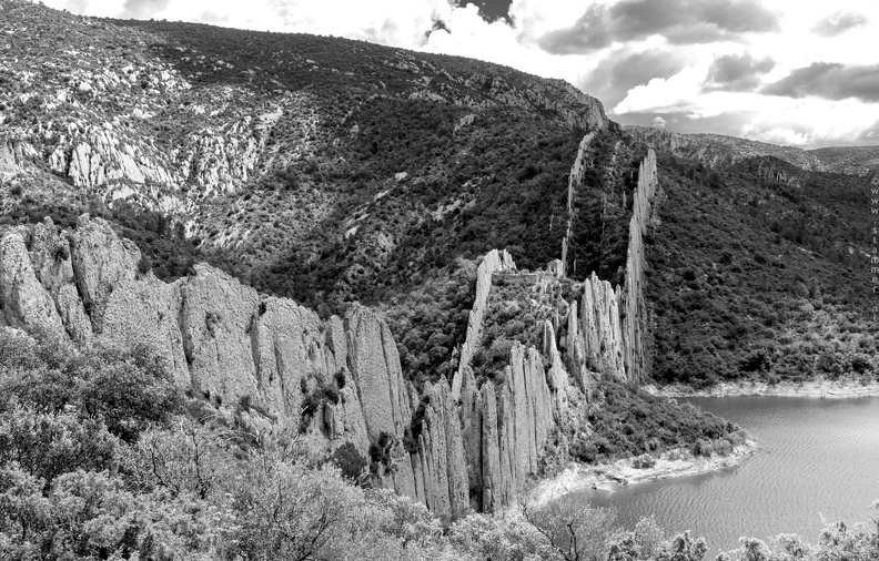 1100_6755_Muralla_de_Finestras_Huesca_Spain.jpg